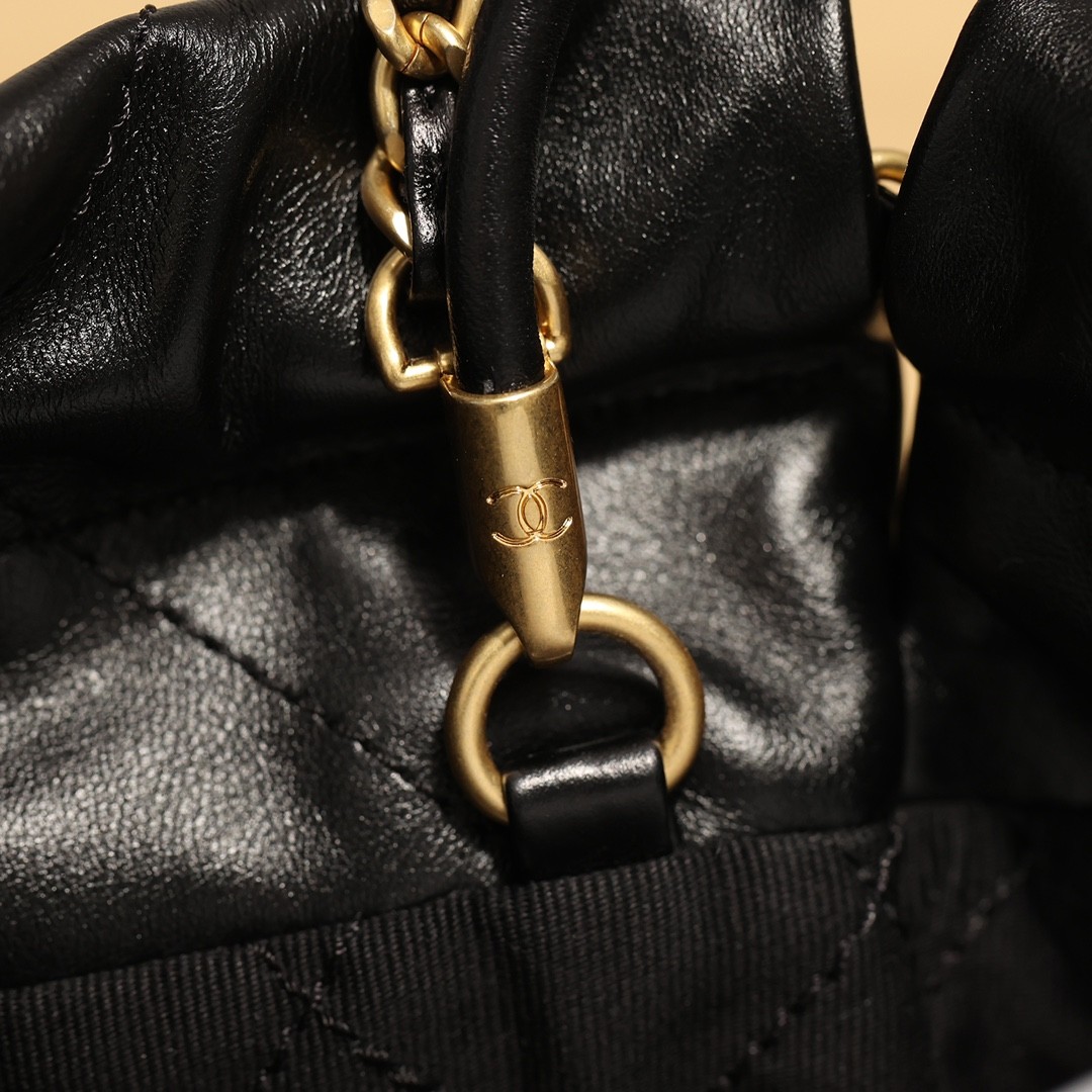 How good is a replica Chanel 22 Mini bag ? (2023 Edition) ——Black Golden-Best Quality Replica designer Bag Review,